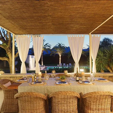 Playa Llenaire Villa *